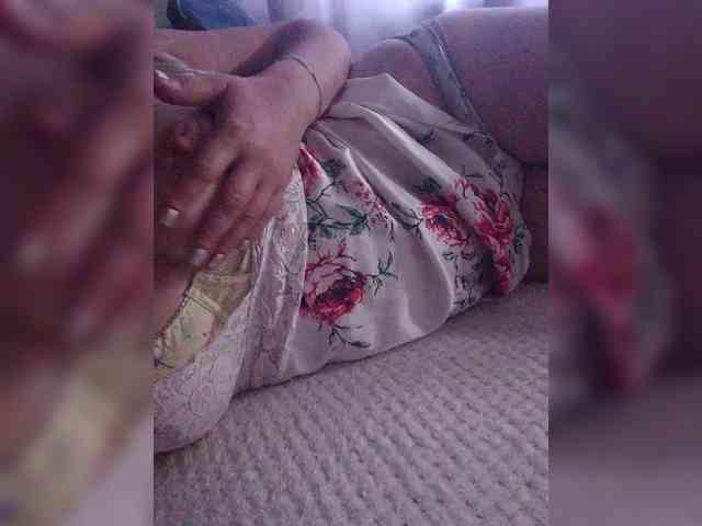 LIZISAHAROK webcam