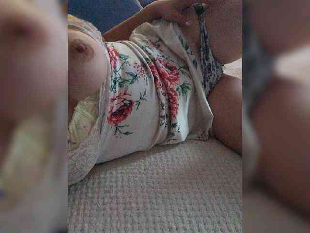 LIZISAHAROK webcam