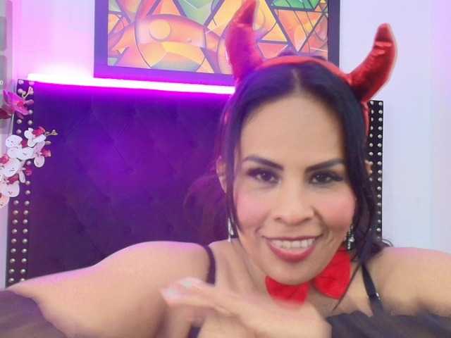 MilfSharoon live cam on BongaCams