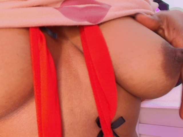 MilfSharoon live cam preview