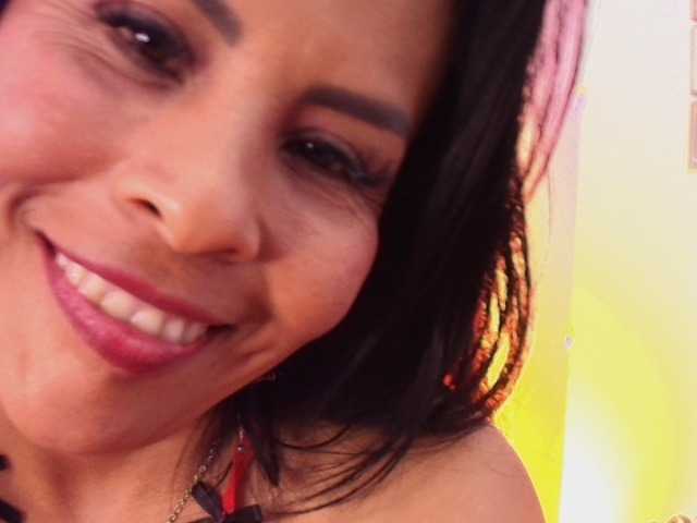 MilfSharoon live cam preview