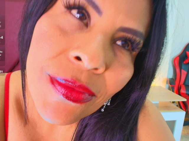 MilfSharoon, en directo ahora en BongaCams