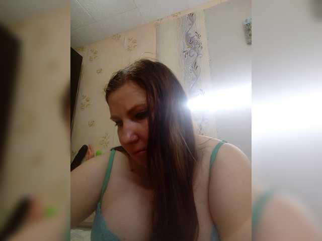 le modèle Konfetka80 est en webcam porno dans un show sur le site bongacams, il possède les tags suivants: White/Caucasian,Redhead,Shaved