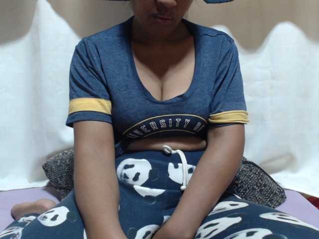 Anishey Live Cam on BongaCams