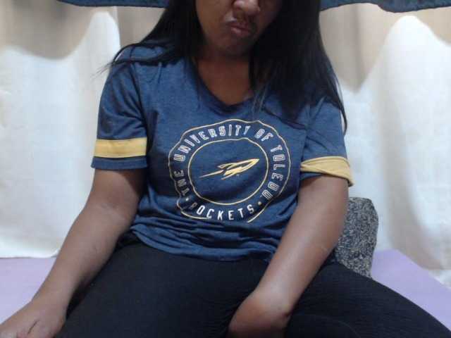 Anishey live cam on BongaCams