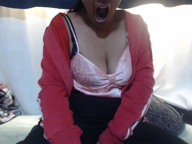 Anishey live cam on BongaCams