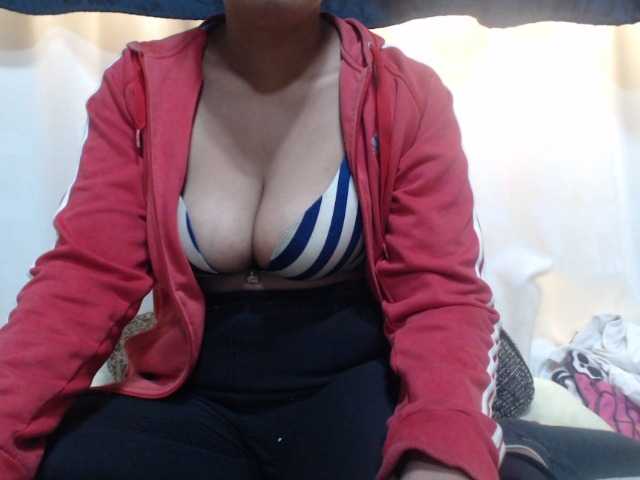 Anishey live cam on BongaCams