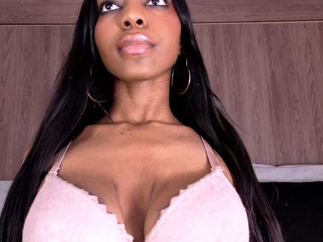 Anaisbeily live cam on BongaCams