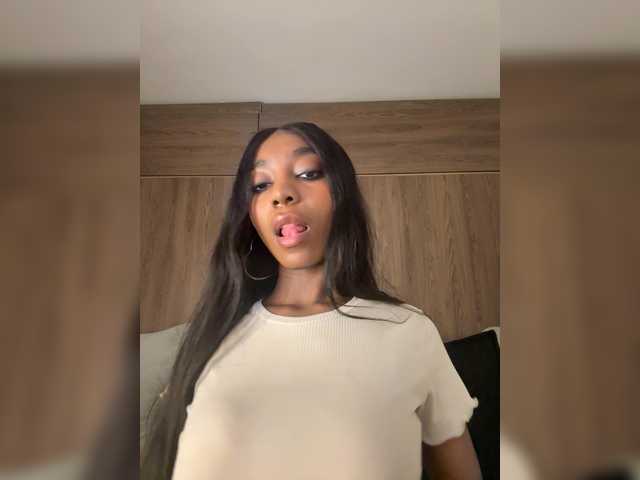 Anaisbeily live cam on BongaCams