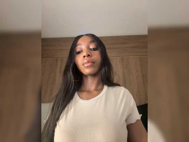 Anaisbeily live cam on BongaCams