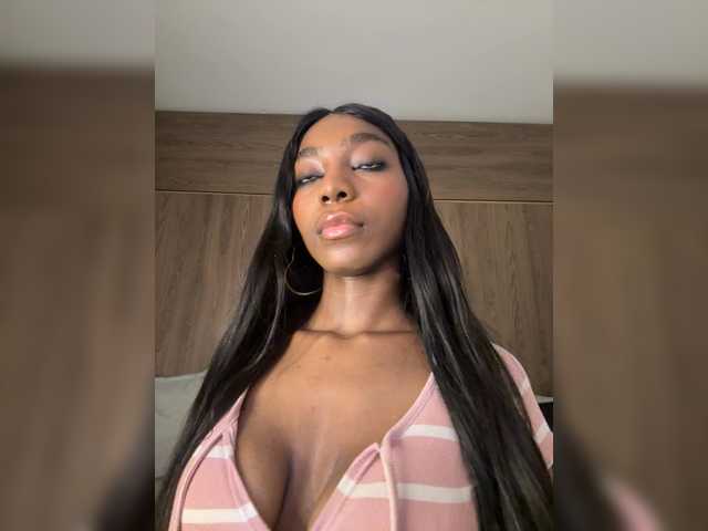 Anaisbeily live cam on BongaCams