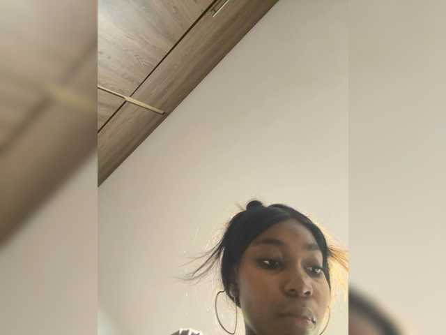 Anaisbeily live cam on BongaCams