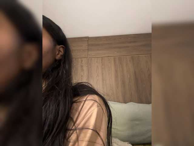Anayys es otra camgirl española disponible en vivo
