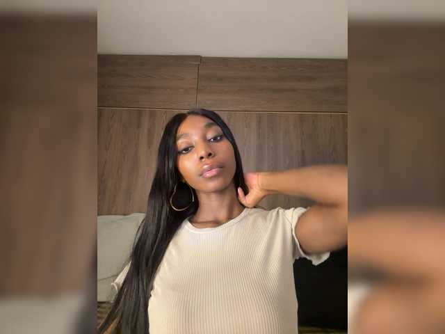Anaisbeily live cam on BongaCams