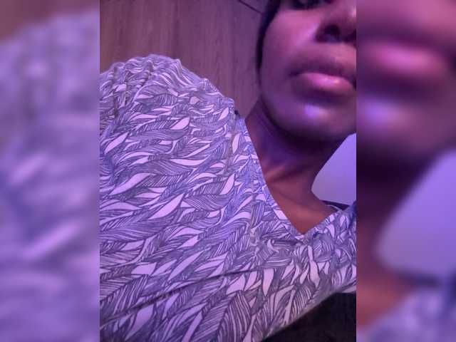 Anaisbeily live cam on BongaCams