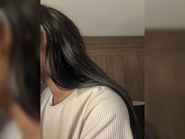 Anaisbeily live cam on BongaCams