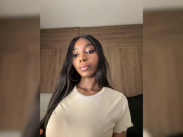 Anaisbeily live cam on BongaCams