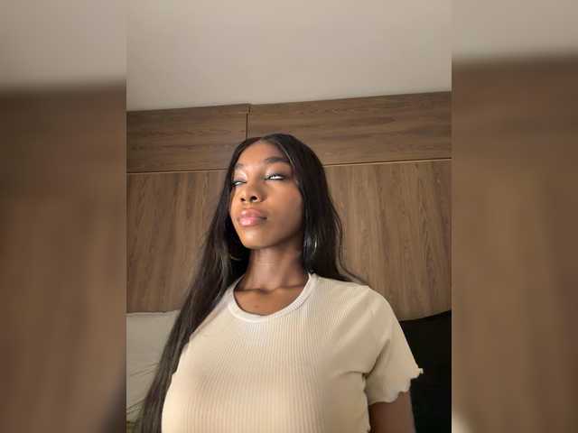 Anaisbeily live cam on BongaCams
