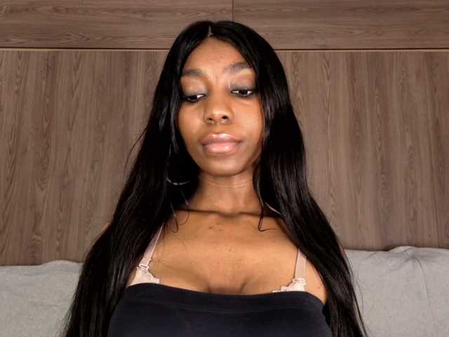 Anaisbeily live cam on BongaCams