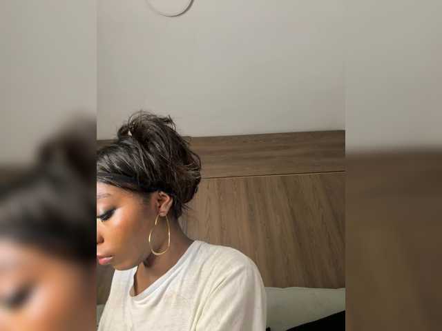 Anaisbeily live cam on BongaCams