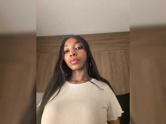 Anaisbeily live cam on BongaCams