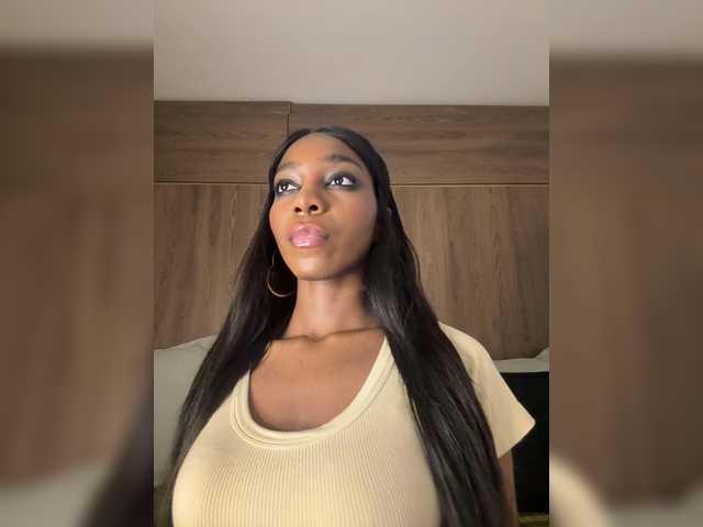 Anaisbeily live cam on BongaCams