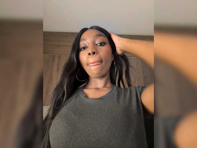 Anaisbeily live cam on BongaCams