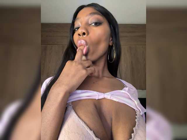 Anaisbeily live cam on BongaCams