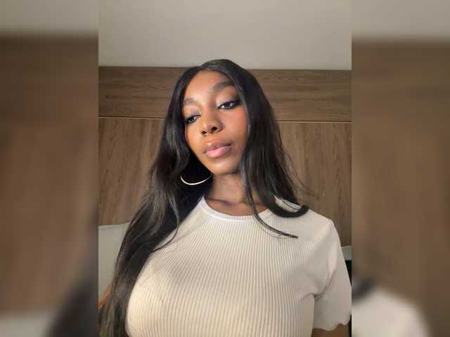 Anaisbeily live cam on BongaCams