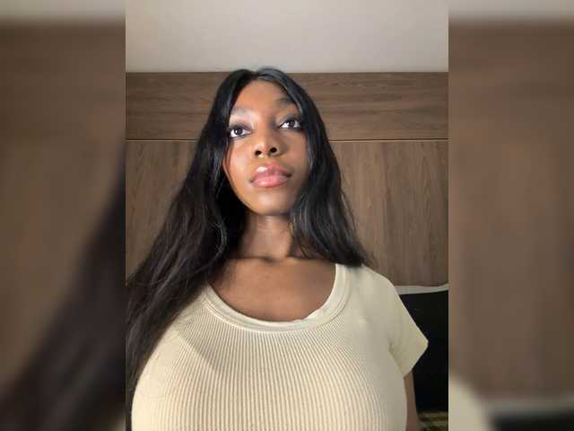 Anaisbeily live cam on BongaCams