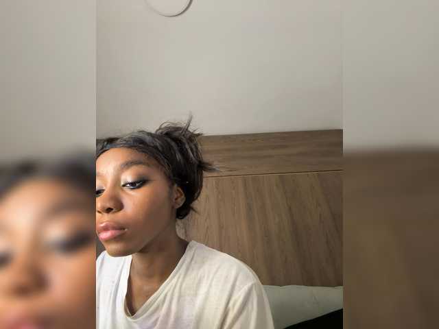 Anaisbeily live cam on BongaCams