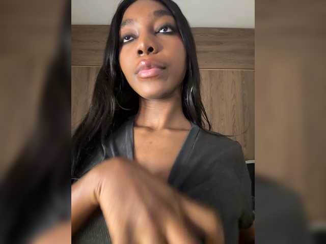 Anaisbeily live cam on BongaCams