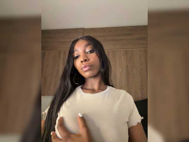 Anaisbeily live cam on BongaCams