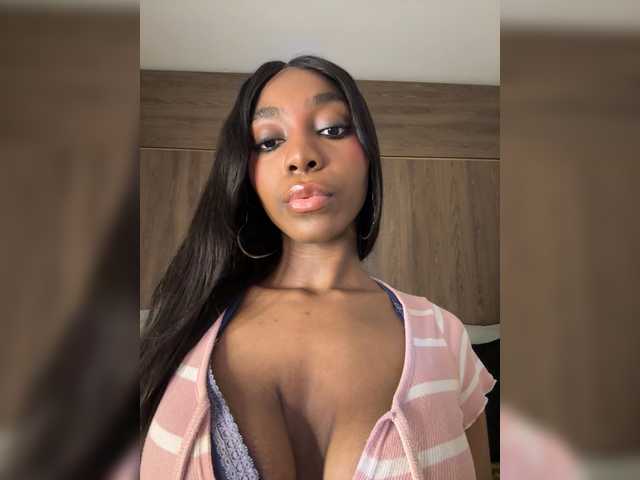 Anaisbeily live cam on BongaCams