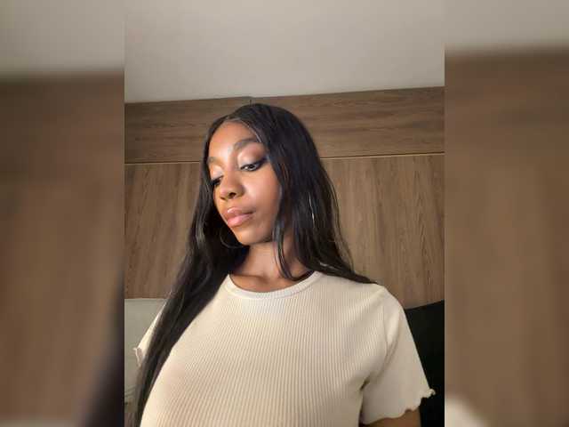 Anaisbeily live cam on BongaCams