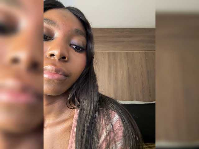 Anaisbeily live cam on BongaCams