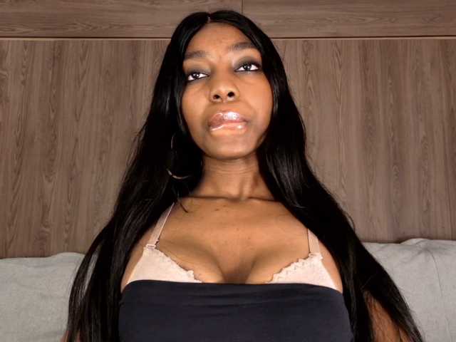 Anaisbeily live cam on BongaCams