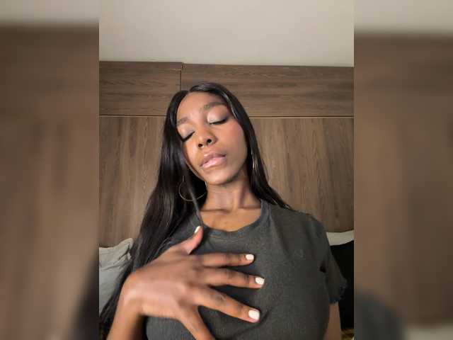 Anaisbeily live cam on BongaCams