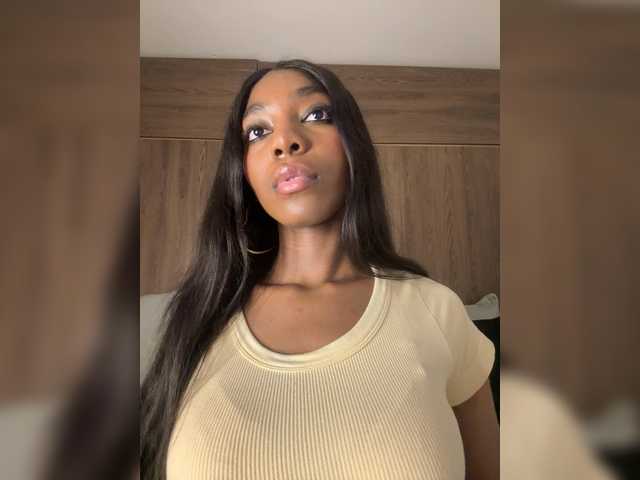 Anaisbeily live cam on BongaCams