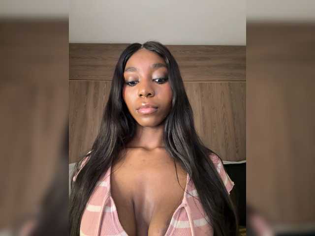 Anaisbeily live cam on BongaCams