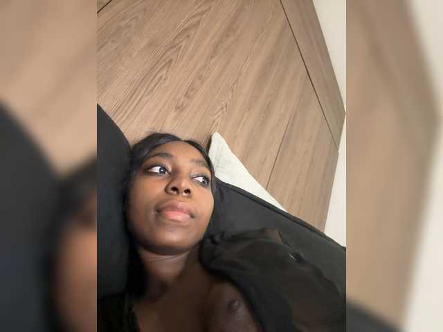 Anaisbeily live cam on BongaCams