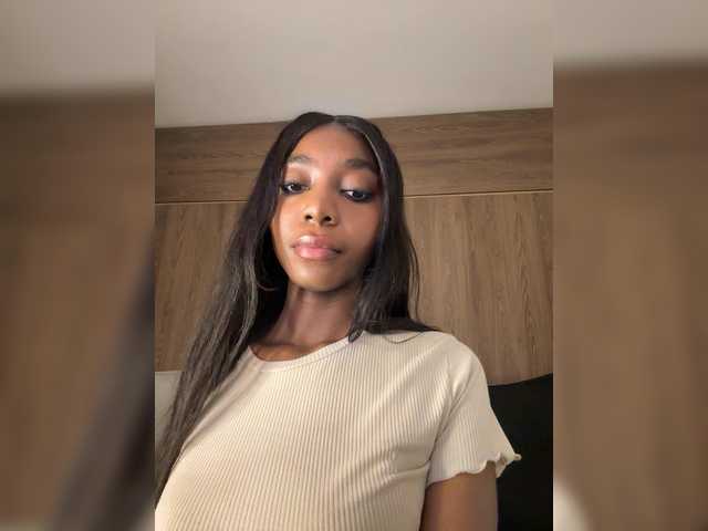 Anaisbeily live cam on BongaCams