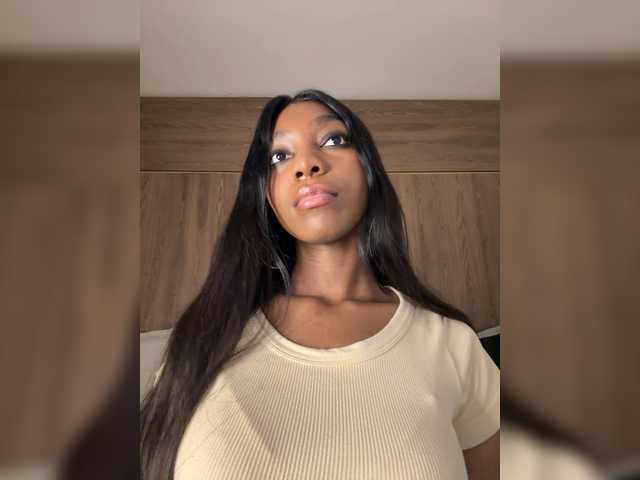 Anaisbeily live cam on BongaCams