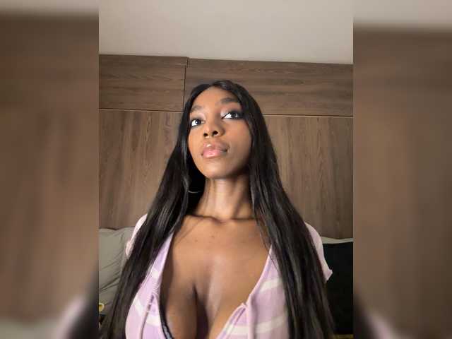Anaisbeily live cam on BongaCams
