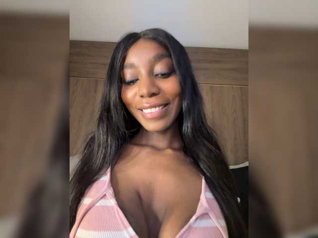 Anaisbeily live cam on BongaCams