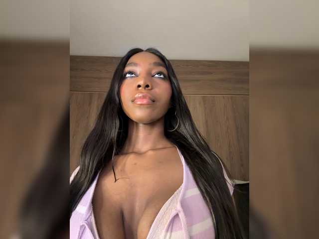 Anaisbeily live cam on BongaCams