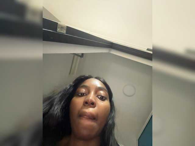 Anaisbeily live cam on BongaCams