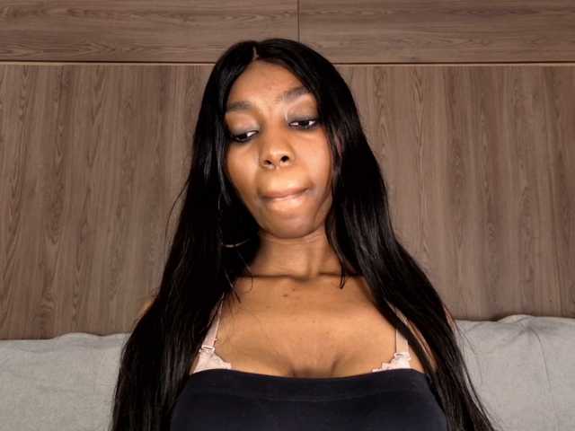 Anaisbeily live cam on BongaCams