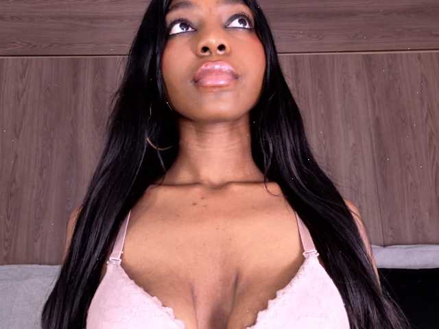 Anaisbeily live cam on BongaCams