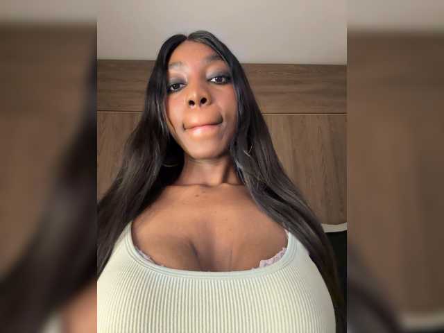 Anaisbeily live cam on BongaCams